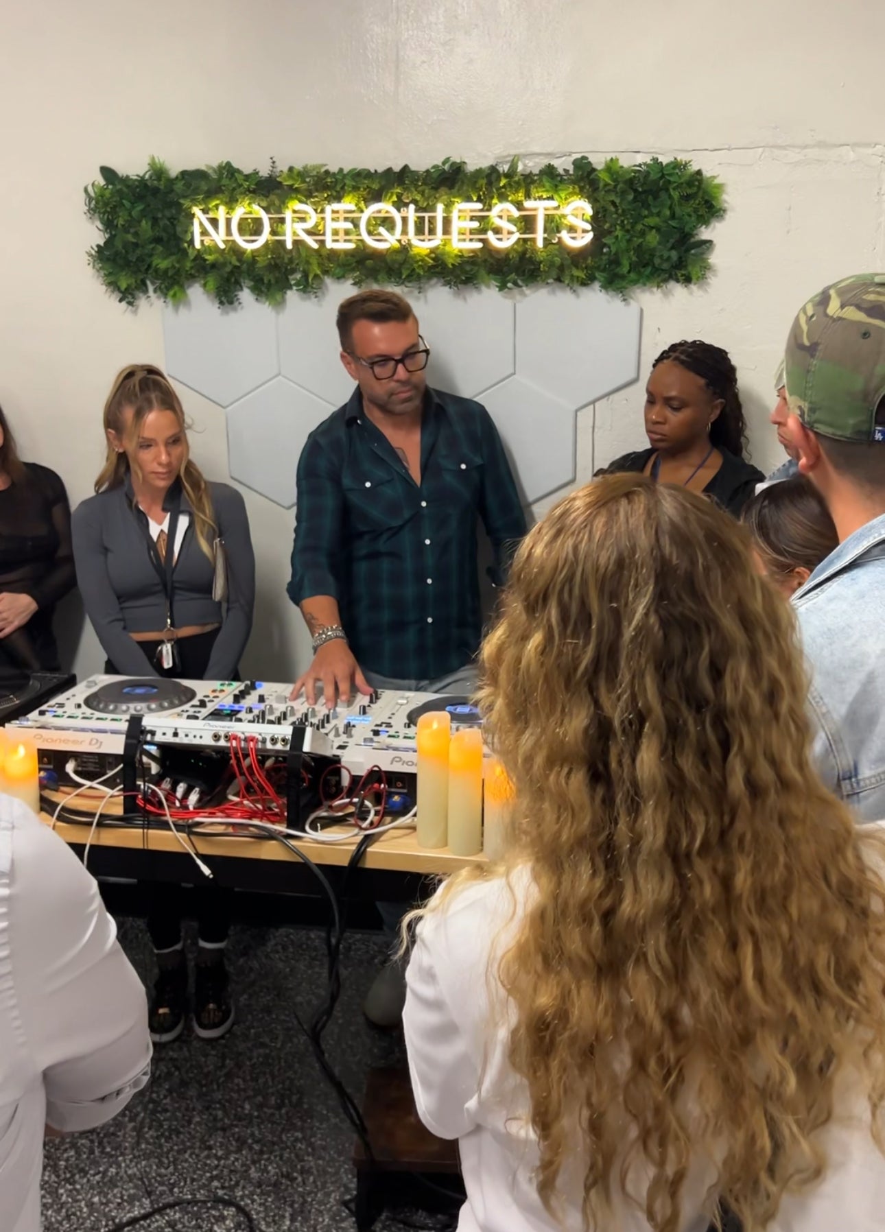 Advanced DJ Masterclass (OCTOBER 18TH) 12 - 1 PM